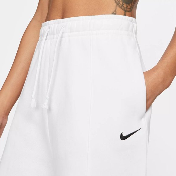 NWT Nike Women's Sportswear Essential Fleece High Rise Shorts - Picture 5 of 5